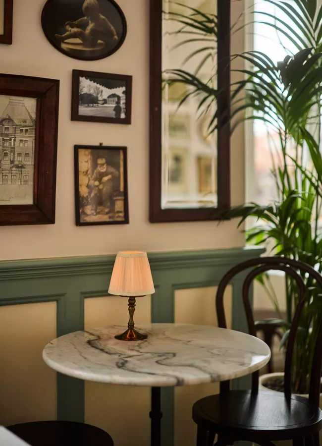 Bordslamporna är uppladdningsbara och har ett sken som efterliknar det gamla.